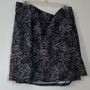 Ripskirt Hawaii Black and Gray Floral A-Line Wrap Beach Skirt, XL, 16-18